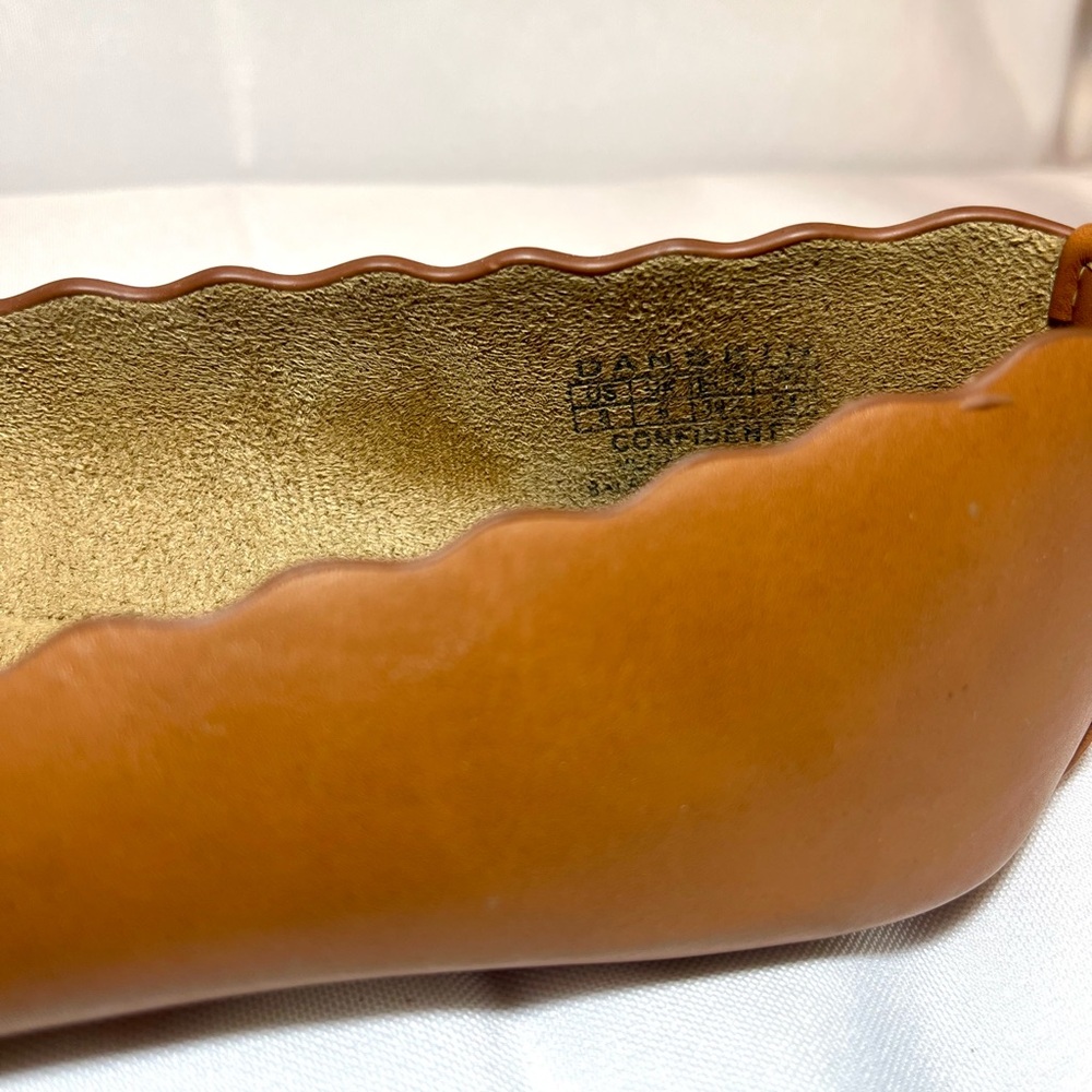 Scalloped Edge Tan Ballet Flats Sz 8 - Picture 8 of 8